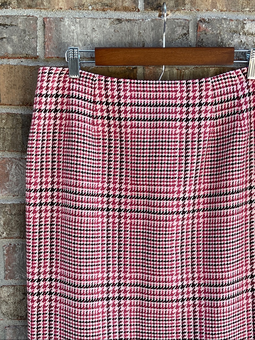 Take 50% OFF-Talbots Pink Plaid Pencil Skirt, Size-12 - Picture 3 of 9